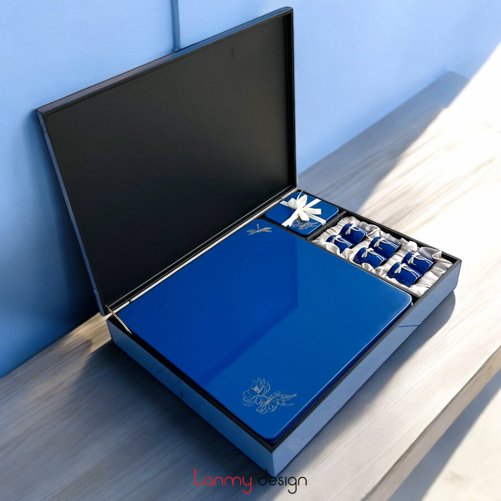 Blue rectangular lacquer box included with 6 placemats, 6 coasters
